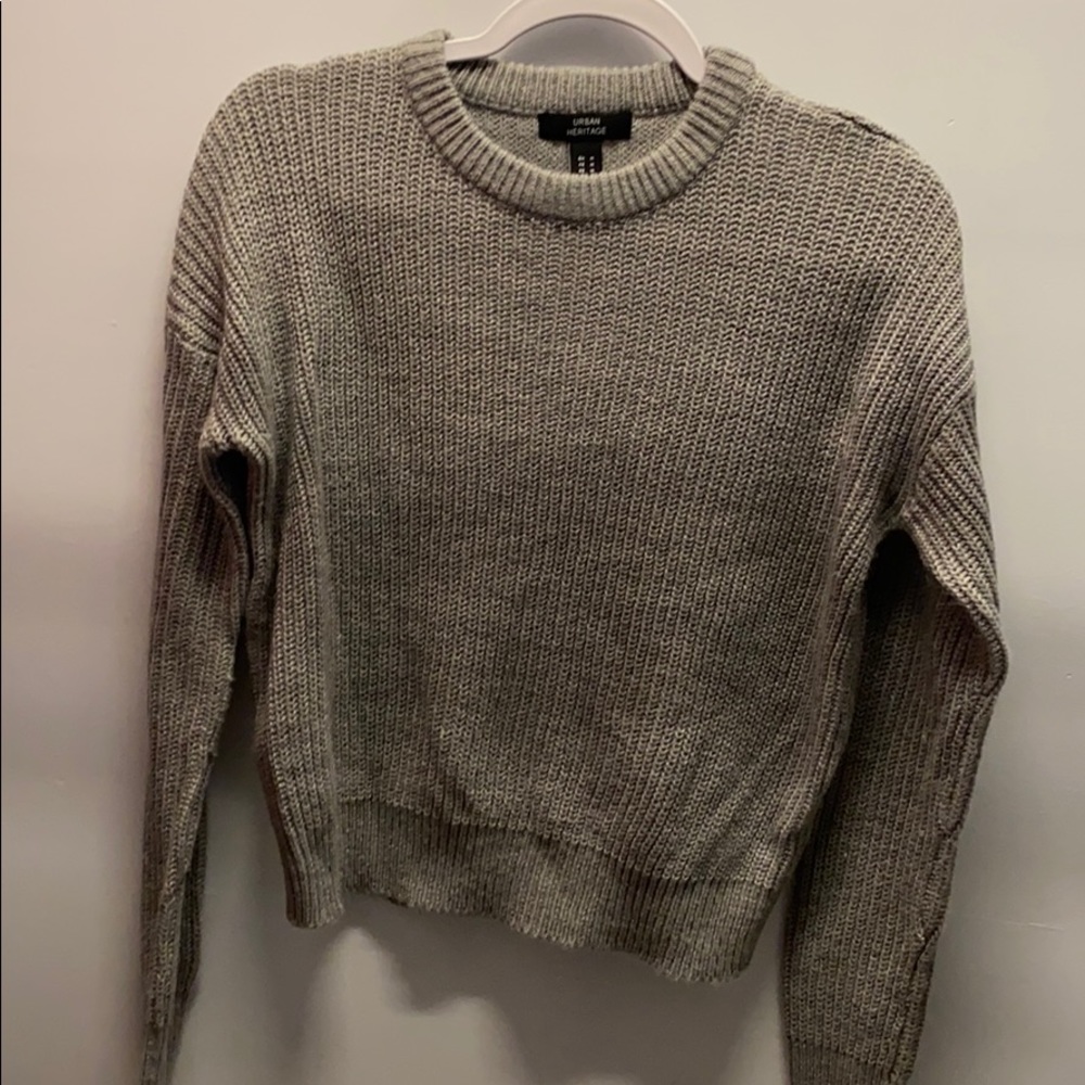 Urban heritage gray sweater
